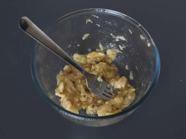 Extra gourmet banana and chocolate chip muffins - Preparation step 1