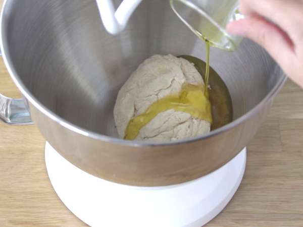 Italian Margherita pizza - Preparation step 3