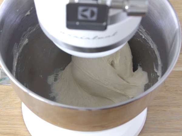 Italian Margherita pizza - Preparation step 4