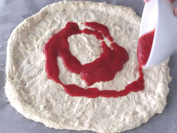 Italian Margherita pizza - Preparation step 8