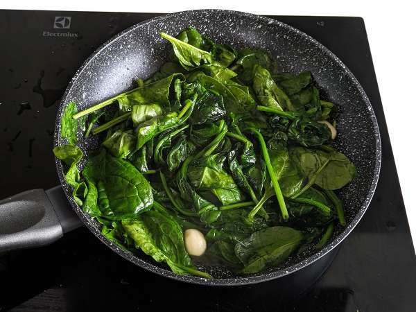 Pan-fried spinach, the tasty and easy-to-prepare side dish - Preparation step 3