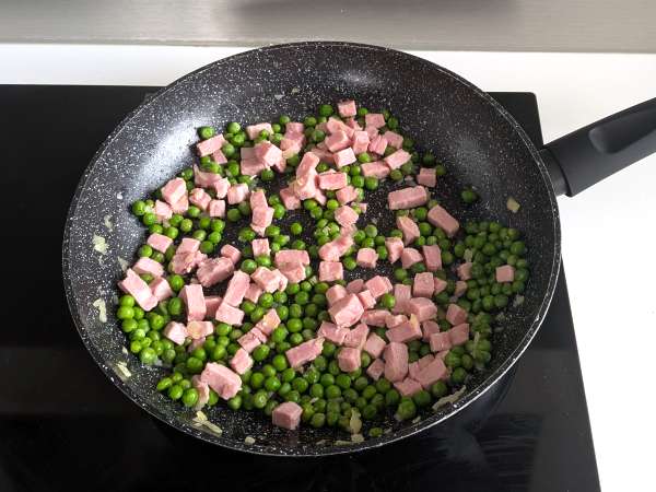 Creamy baked pasta with peas and ham au gratin - Preparation step 5