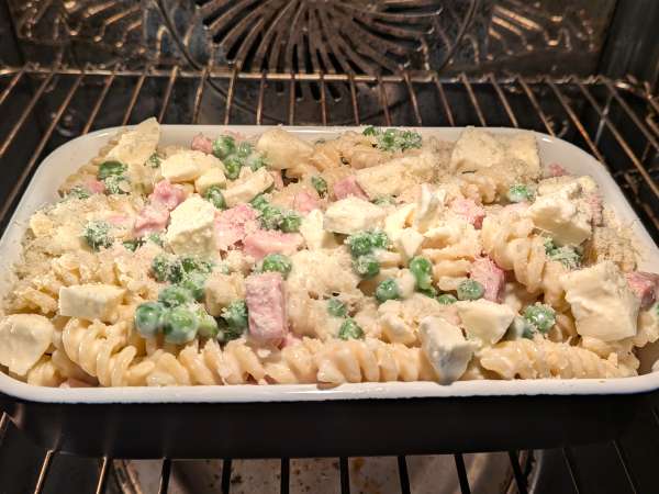 Creamy baked pasta with peas and ham au gratin - Preparation step 12