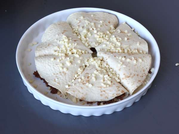 Korean style beef pockets: oven baked quesadillas with spicy meat and mozzarella - Preparation step 5