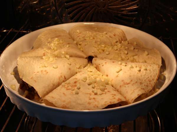 Korean style beef pockets: oven baked quesadillas with spicy meat and mozzarella - Preparation step 6