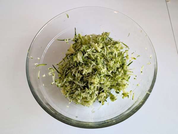 Conchiglioni stuffed with ricotta, zucchini and lemon: creamy and baked au gratin - Preparation step 1