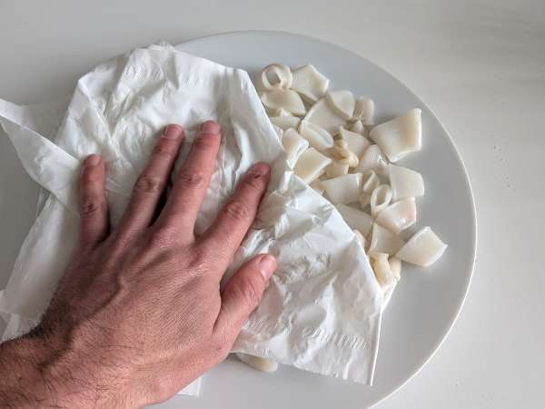 Squid rings in air fryer crispy and light - Preparation step 1