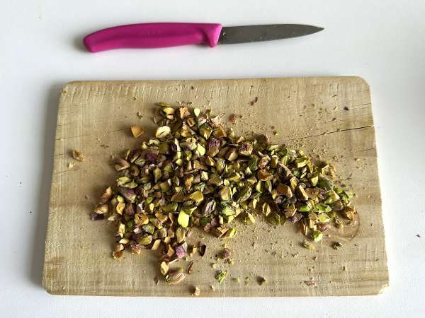 Ultra moist pistachio, lime and zucchini cake - Preparation step 2