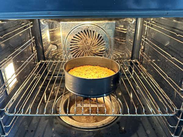 Ultra moist pistachio, lime and zucchini cake - Preparation step 8