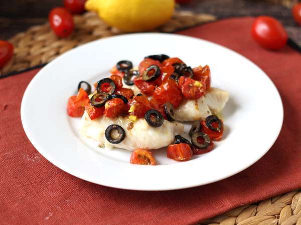 Cod in air fryer with cherry tomatoes, olives and lemon: light and quick recipe - Preparation step 7