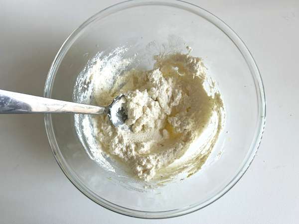 Asparagus, lemon and basil ricotta toasts - Preparation step 3