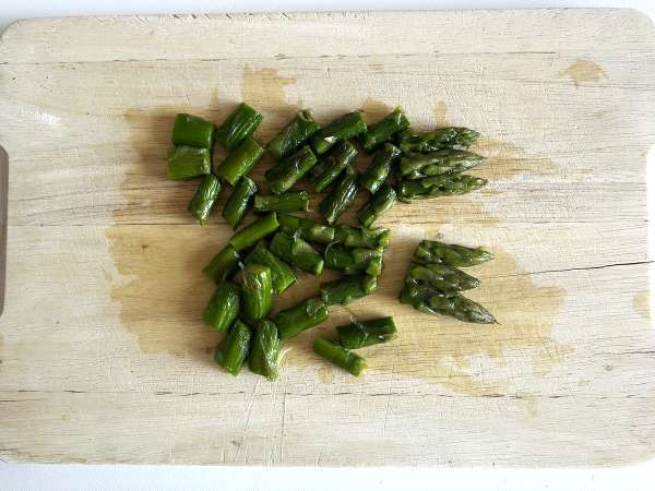 Asparagus, lemon and basil ricotta toasts - Preparation step 5