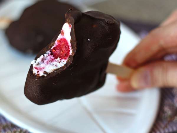 Skyr, raspberry and chocolate ice creams. The healthy snack for sunny days! - Preparation step 6