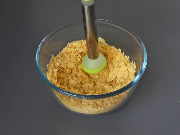 Chocolate Pringles - desert roses style - Preparation step 1