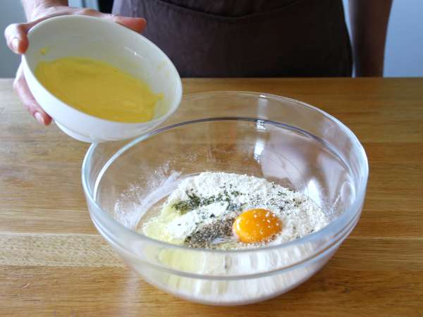 Aperitif cookies with parmesan and rosemary - Preparation step 1