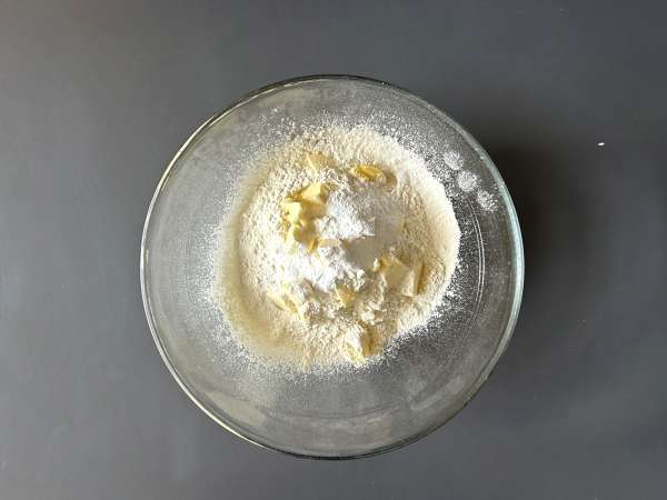 Strawberry shortcake, the American strawberry-cream shortcake that never fails - Preparation step 2