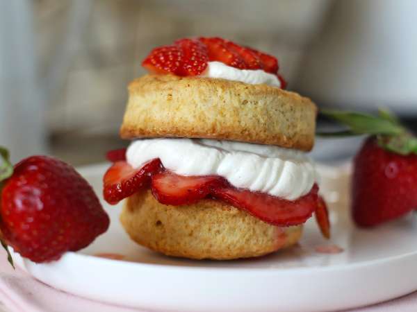 Strawberry shortcake, the American strawberry-cream shortcake that never fails - Preparation step 11