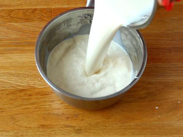 Panna cotta with red fruit coulis - Preparation step 2