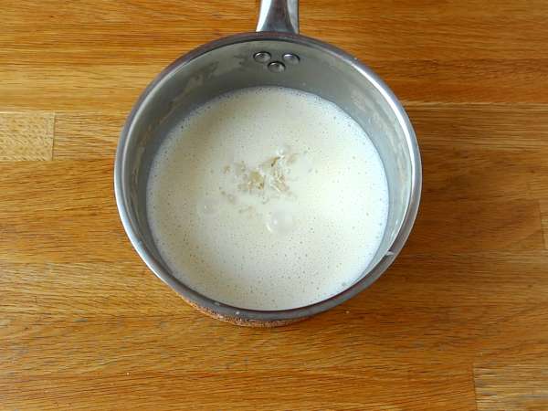 Panna cotta with red fruit coulis - Preparation step 3