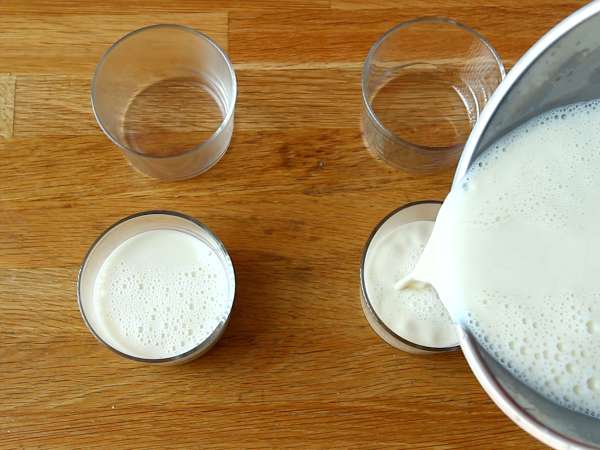 Panna cotta with red fruit coulis - Preparation step 4