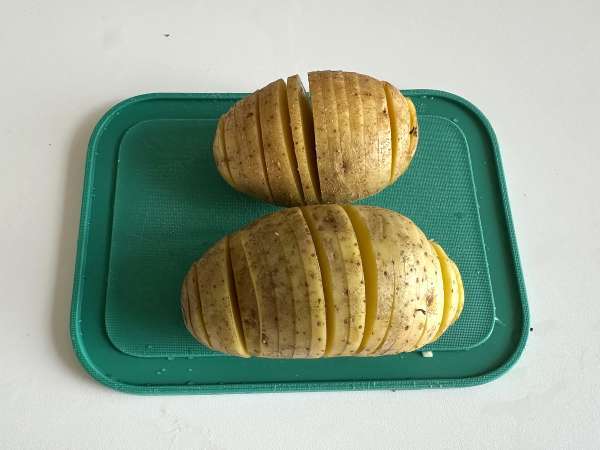 Hasselback potatoes in the air fryer: crispy, melt-in-the-mouth and ultra-easy! - Preparation step 2