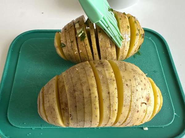 Hasselback potatoes in the air fryer: crispy, melt-in-the-mouth and ultra-easy! - Preparation step 4