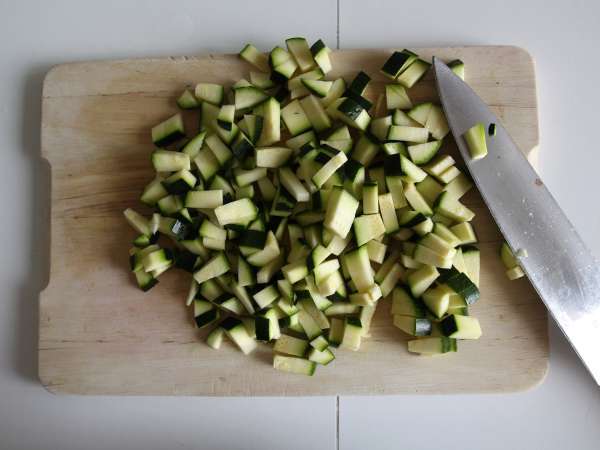Orzo pasta salad with salmon and zucchini - Preparation step 3