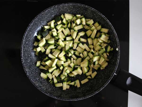 Orzo pasta salad with salmon and zucchini - Preparation step 4