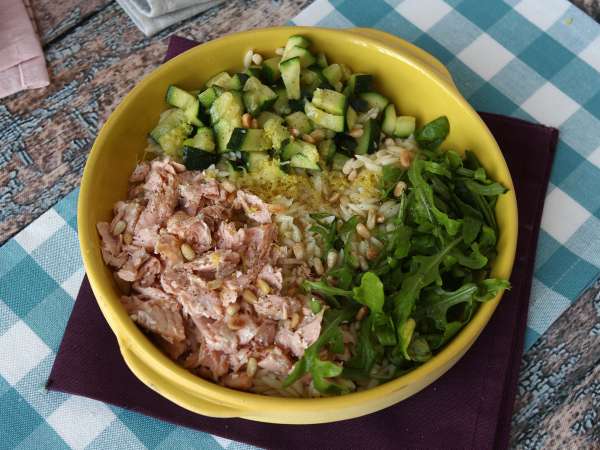 Orzo pasta salad with salmon and zucchini - Preparation step 8
