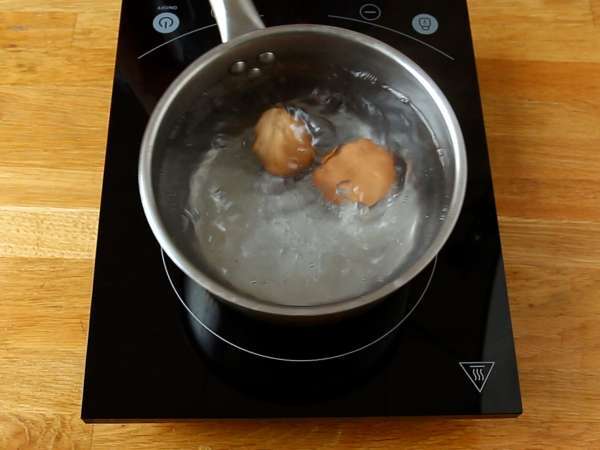 Crispy feta eggs: the ultra-simple, on-trend recipe - Preparation step 1