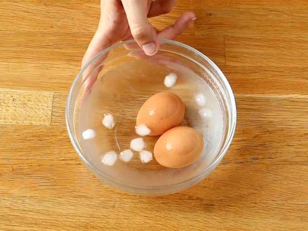 Crispy feta eggs: the ultra-simple, on-trend recipe - Preparation step 2