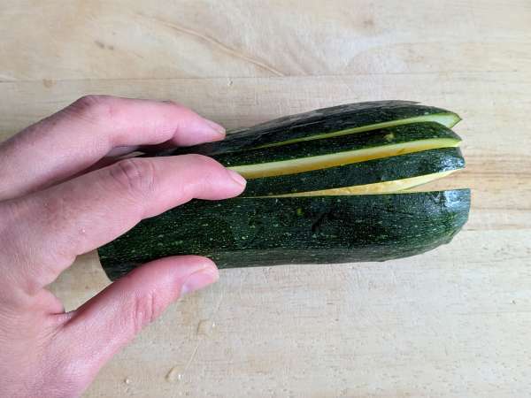 Zucchini carbonara: the vegetarian and very easy to prepare recipe - Preparation step 1