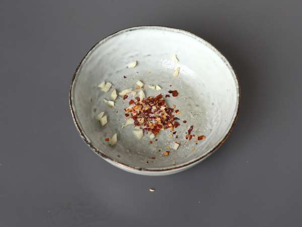 Spicy cucumber salad with peanuts - Preparation step 4