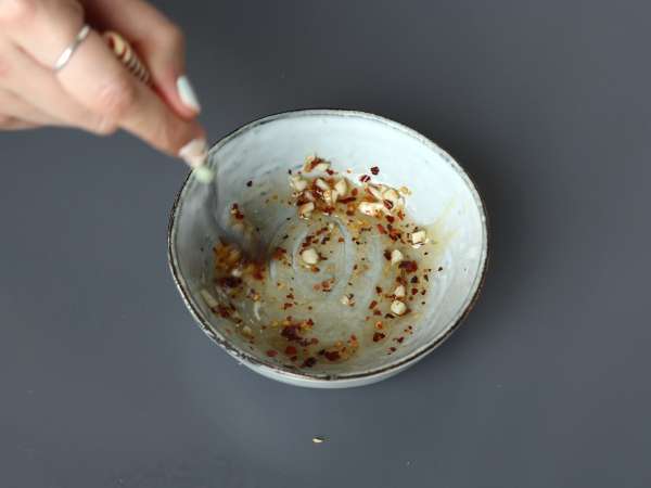 Spicy cucumber salad with peanuts - Preparation step 6