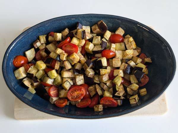 Pasta with eggplant and cherry tomatoes cream: simple and tasty recipe - Preparation step 2