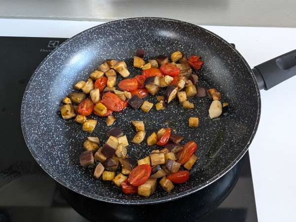 Pasta with eggplant and cherry tomatoes cream: simple and tasty recipe - Preparation step 6