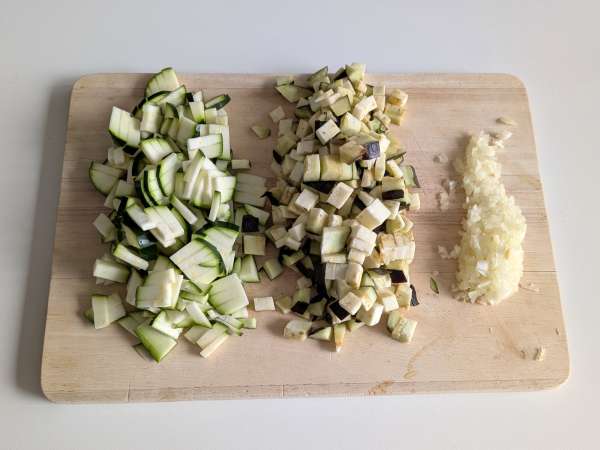 Baked vegetarian stuffed peppers: the easy and tasty recipe with vegetables and mozzarella cheese - Preparation step 2