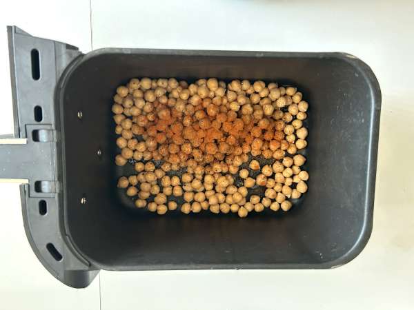 Cucumber, roasted chickpea, avocado and feta salad - Preparation step 1