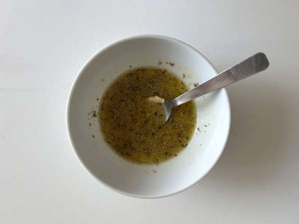 Cucumber, roasted chickpea, avocado and feta salad - Preparation step 4