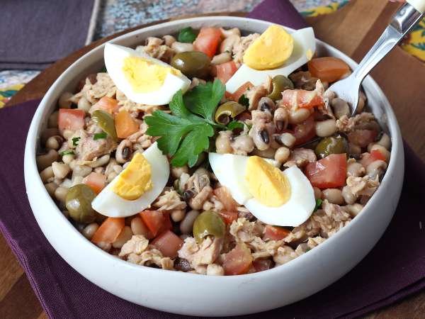 Cowpea salad with tuna, eggs and olives: the Portuguese classic! - Preparation step 6