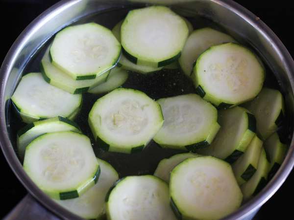 How to boil zucchinis? - Preparation step 2