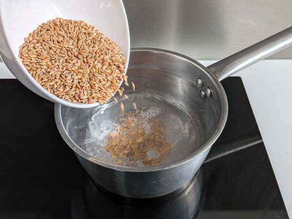 Creamy farro salad with zucchini, eggplant and cherry tomatoes - Preparation step 1