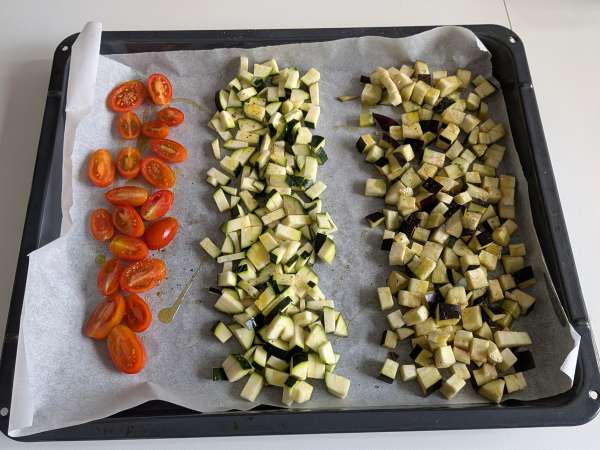 Creamy farro salad with zucchini, eggplant and cherry tomatoes - Preparation step 2