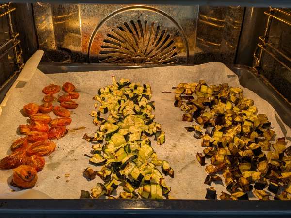 Creamy farro salad with zucchini, eggplant and cherry tomatoes - Preparation step 3