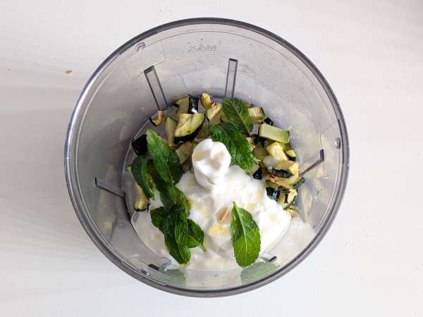Creamy farro salad with zucchini, eggplant and cherry tomatoes - Preparation step 4