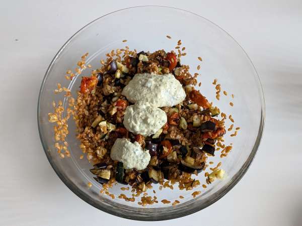 Creamy farro salad with zucchini, eggplant and cherry tomatoes - Preparation step 6