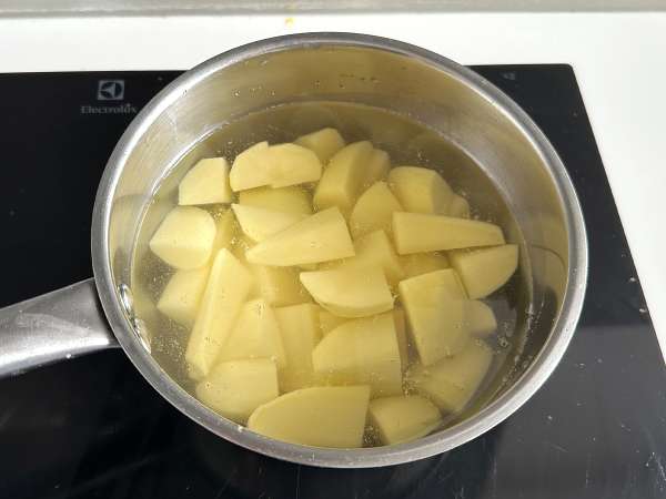 Potato salad with feta cheese, egg, and cherry tomatoes - Preparation step 1