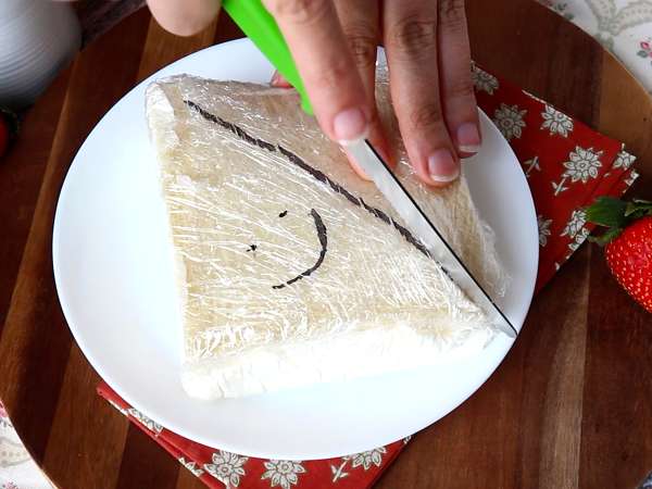 Ichigo sando, the Japanese strawberry sandwich! - 苺サンド - Preparation step 9