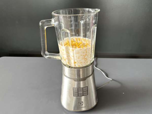Curau de milho: the ultra-creamy Brazilian corn flan that deserves to be better known! - Preparation step 1