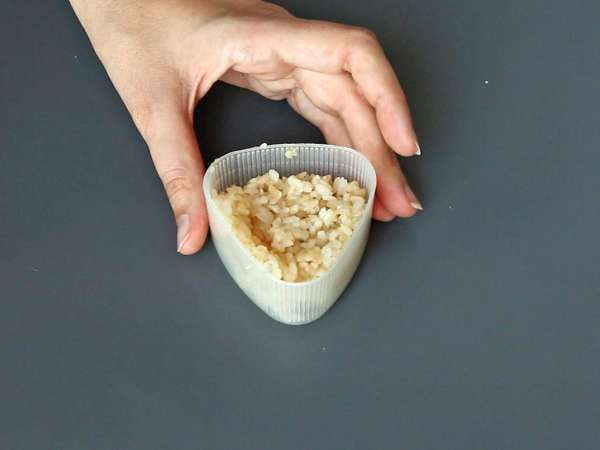 Grilled onigiri topped with melted cheese: you'll devour them! - Preparation step 5